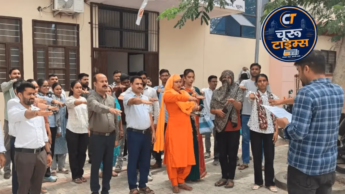 चूरू में दिव्यांग और ट्रांसजेंडर मतदाताओं को दिलाई मतदान की शपथ